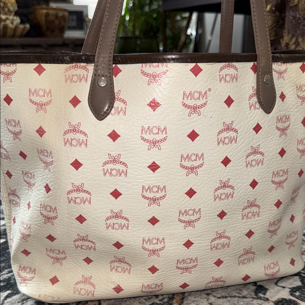MCM limited edition, princess, lion  White and Brown Tote Bag EUC - Picture 6 of 17
